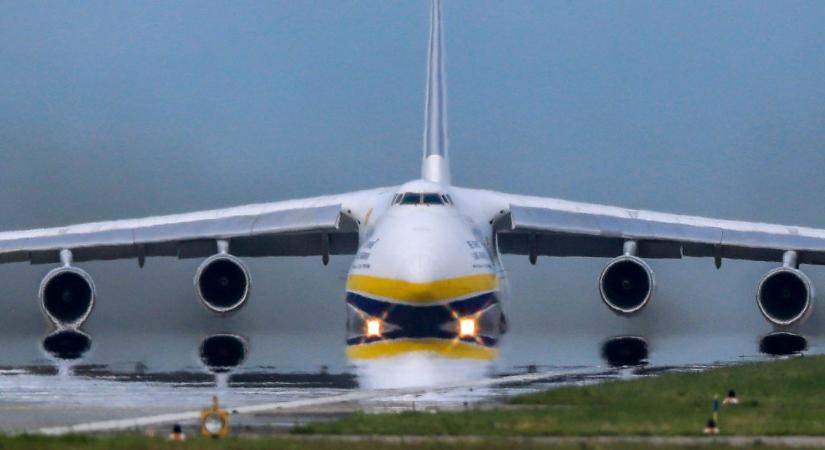 A világ legnagyobb repülőgépe akkora, hogy 52 elefánt szállítására is képes