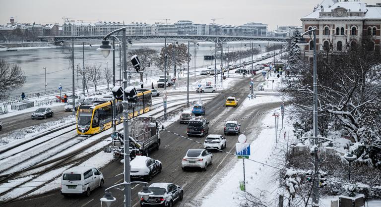 Két vármegyére kiadták a figyelmeztetést, 25 centiméter hó is eshet