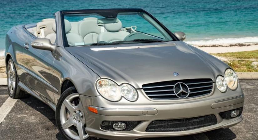 5 literes V8-cal hódít ez az alig használt Mercedes CLK kabrió