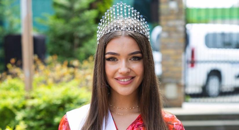 Mindenkinek leesett az álla, merész ruhában villantott Katzenbach Andrea