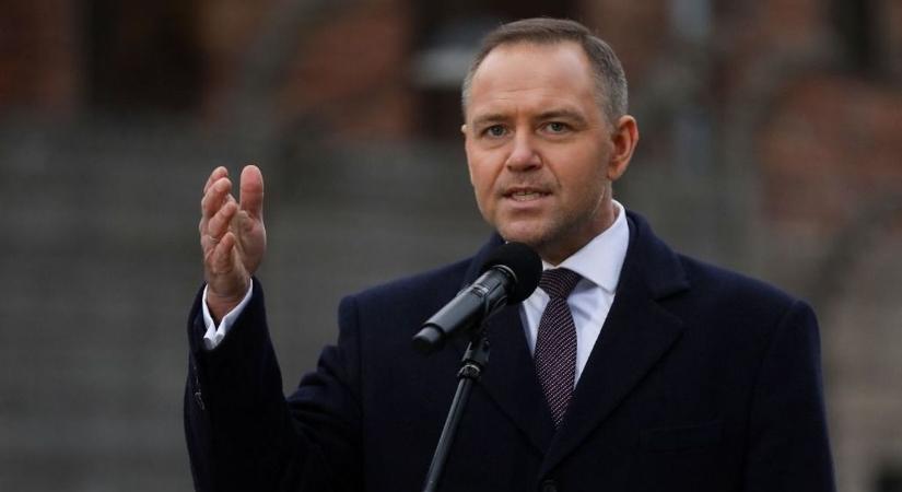 Döntött a lengyel elnök az ukránokról, Zelenszkij nem fogja eltűrni: mostantól vége a kiváltságoknak – Nawrocki egy tollvonással megszüntette a segélyrendszert