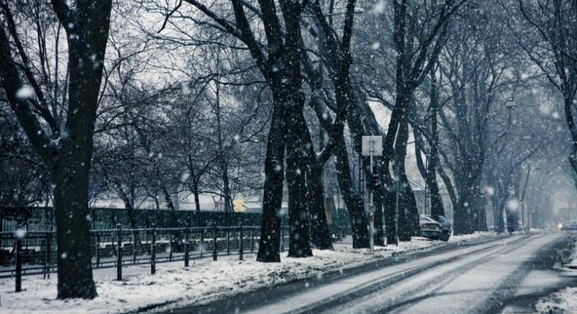 Brutális havazás csap le: akár 30 centi hó is eshet több megyében ma