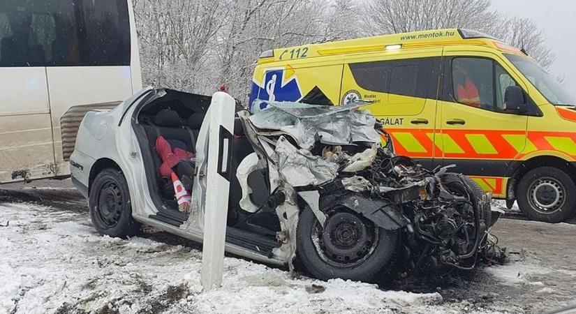 Meghalt a vétlen sofőr, pedig elkerülhető lett volna a tragédia a jeges úton
