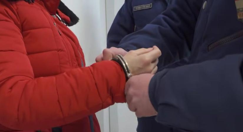 Bilincsben vittek el egy gyerekorvost