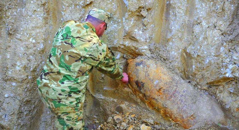 Bombát hatástalanítanak a 12. kerületben, a lakóknak pénteken 10 óráig el kell hagyniuk otthonukat