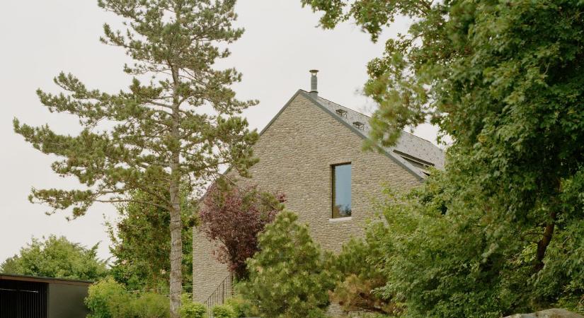 Az Év Balatoni Háza nyertes lakóépülete egy átalakított tihanyi nyaraló lett