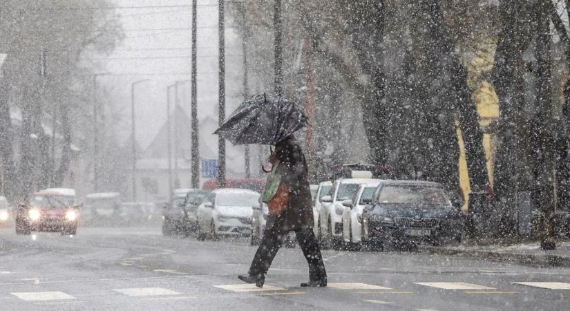 Brutális fordulat az időjárásban: jön a havas eső, 15 mm csapadék zúdul Pécsre