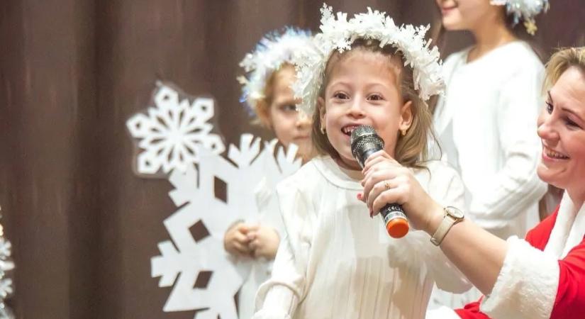 Borsóhercegnőnek öltözött farsangkor a nyitott gerinccel született Rebeka - közeleg a jótékonysági koncertje