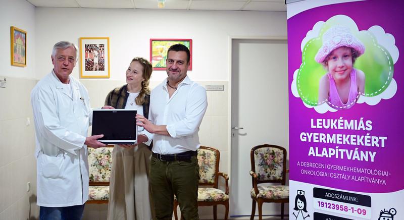 Tenki Réka és Csányi Sándor is támogatják a debreceni gyerekek gyógyulását