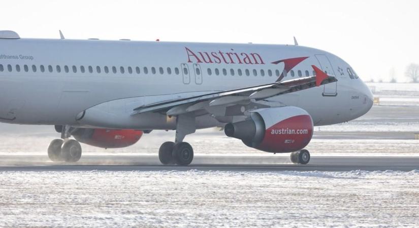 A bécsi repteret és az A21-es autópályát is lezárták a brutál havazás miatt