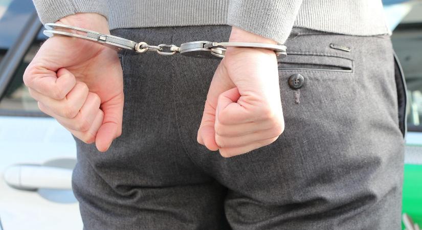 Házi őrizetbe került a hivatali szexbotrányba belebukott polgármester