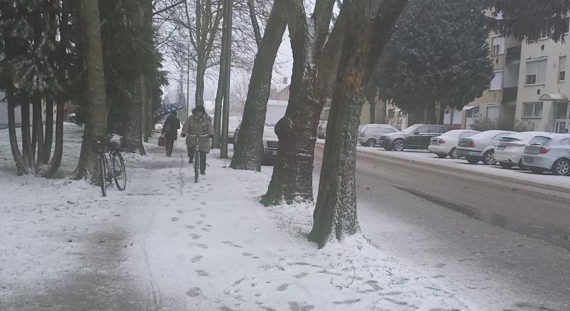 Megyeszerte hófúvásra kell számítani: Zalaegerszeget és Lentit már elérte (galéria, videó)