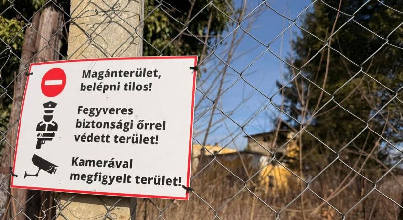 Egy rossz lépés is tragédiához vezethet a híres zalai épületnél – hiába a tiltás, sokan fittyet hánynak rá