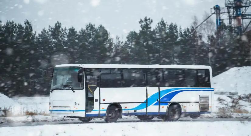 Téli útviszonyok: Ezeken a településeken késnek a buszok