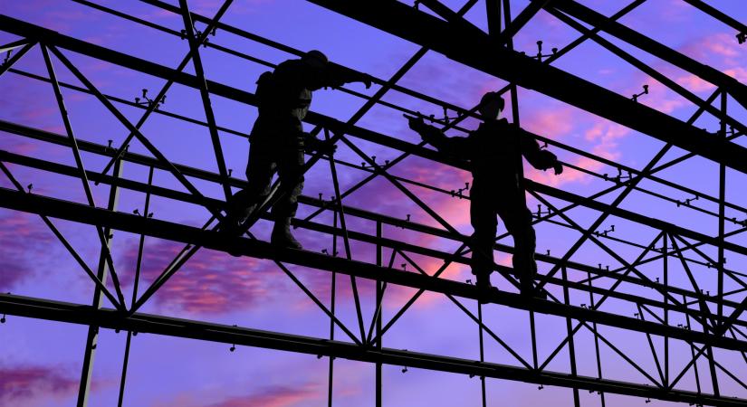 700 ezer forint fölé emelkedett tavaly a bruttó átlagbér