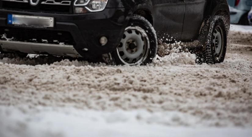 Hófúvás miatt másodfokú riasztást adott ki a HungaroMet egyes nyugat-dunántúli járásokra