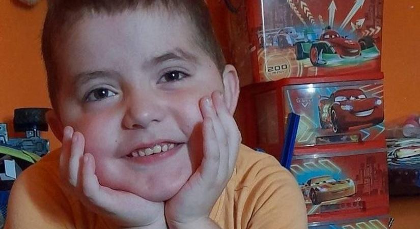 „Hiszek Tomika gyógyulásában”– fogy az idő, de Dányi Tomika családja nem adja fel