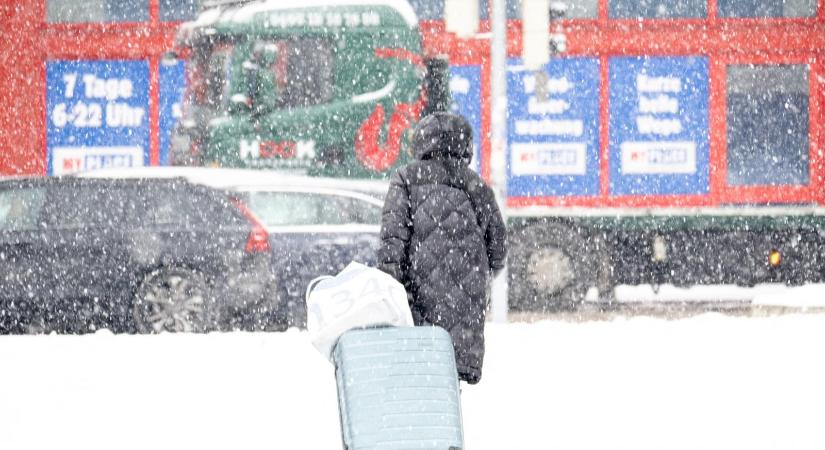 A hóhelyzet miatt leállt a bécsi repülőtér