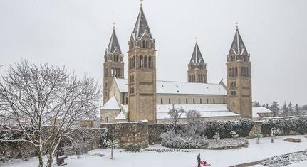 Újra előkerülhetnek a hólapátok: havazás és hófúvások várhatóak országszerte