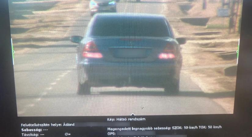 50 km/h lett volna a megengedett, mutatjuk, mennyivel mérték be a Mercit!