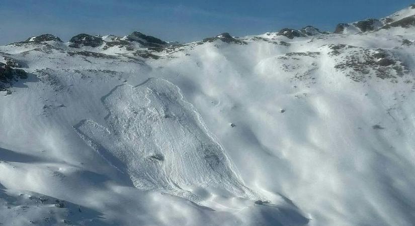 Káosz Ausztriában: reptérzár, járhatatlan utak és lavinaveszély