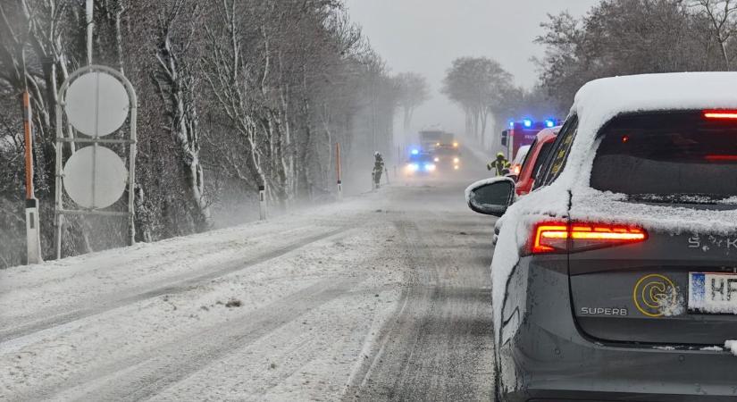 Áll a forgalom a magyar-osztrák határ e szakaszán!