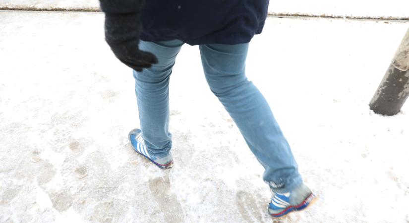 Másodfokú riasztást adtak ki a hófúvás miatt