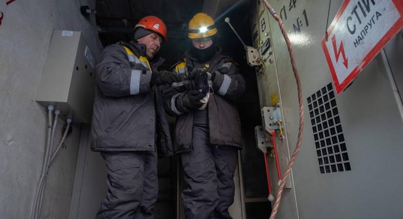 Végkimerülésig dolgoznak az ukrán karbantartók Kijevben