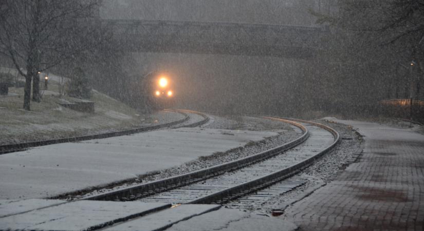 Példátlan módon lehalt a MÁV a havazás miatt: ha ezeken a vonalakon közlekednél, el se indulj, semmi értelme