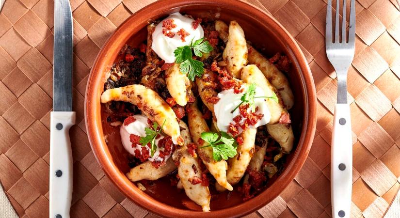 Káposztás-kolbászos nudli tejföllel