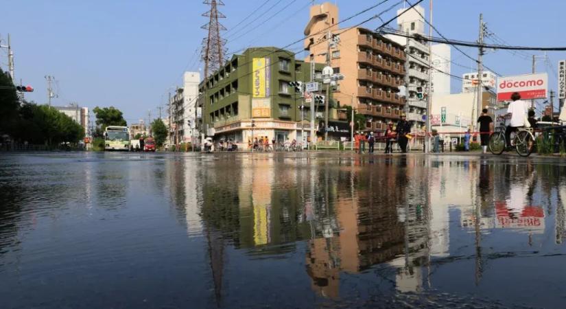 Egy titokzatos adományozó 21 kilónyi aranyrudat adományozott Japán elöregedő vízrendszerére