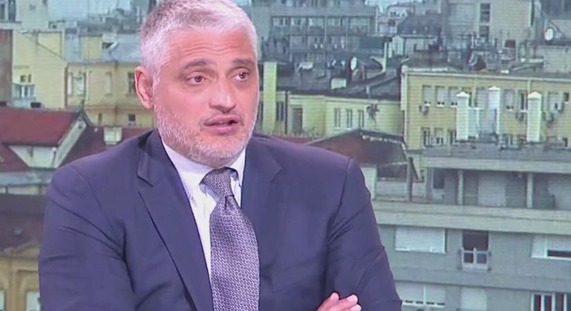 Székkel támadt egy őt provokáló férfira egy kávézóban Čedomir Jovanović