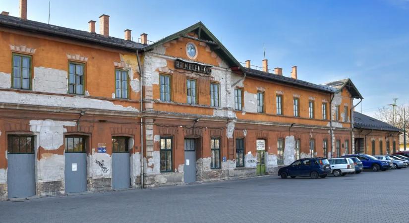 Vitézy Dávid: Két nappal a választások előtt eladnák a budapesti pályaudvarok körüli állami ingatlanokat