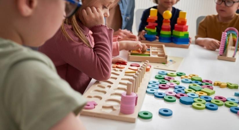 Négy óvodát záratna be a Hegyvidéki Önkormányzat, tiltakoznak a szülők