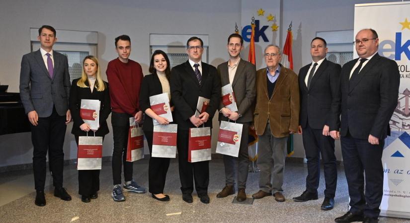 A vajdasági magyar fiatalok jövőjébe fektetnek