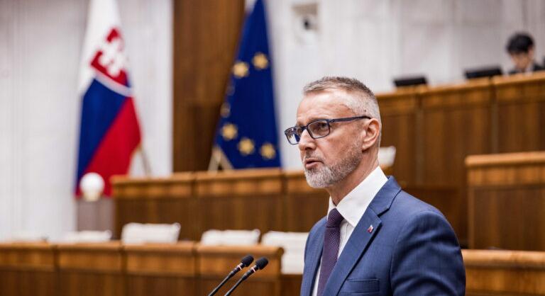 A képviselők ezután nem kapnak „zsebpénzt” külföldi útjaikra