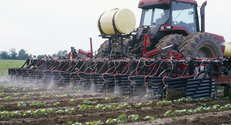Rákkeltőnek nyilvánított gyomirtó szerek használatának növelését rendelte el Donald Trump