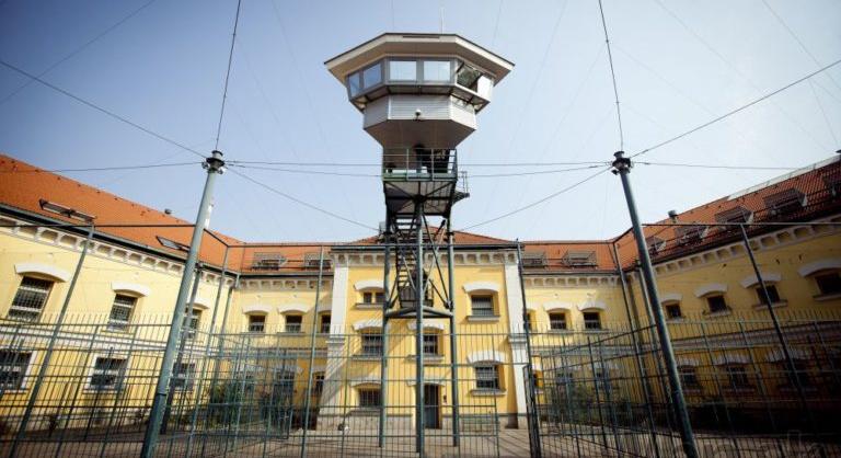 Füst a leopoldovi börtönben: kigyulladt a rabok öltözője