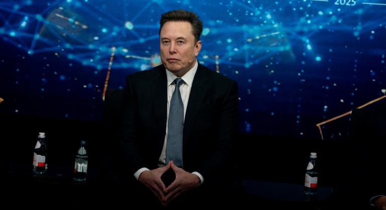 Berúgta az ajtót Magyarországon Elon Musk vetkőztetős chatbotja
