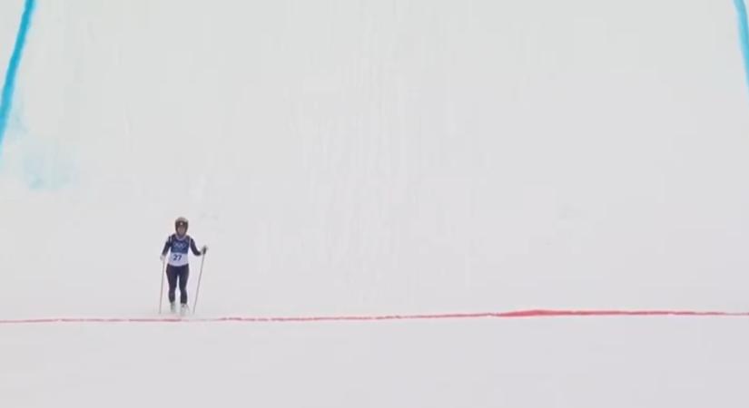 Elhagyta a léceit, gyalog sétált be a célba a japán síző