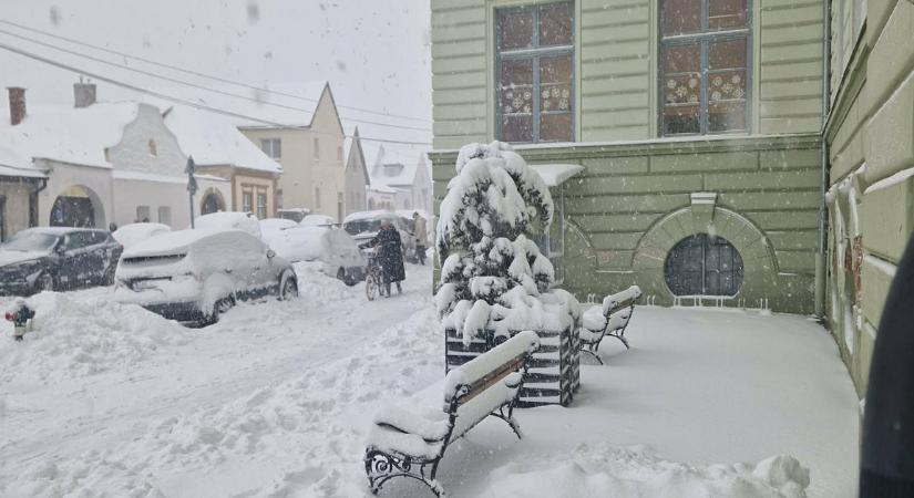Összehívták a védelmi bizottságot Sopronban, lezárták az osztrák határt