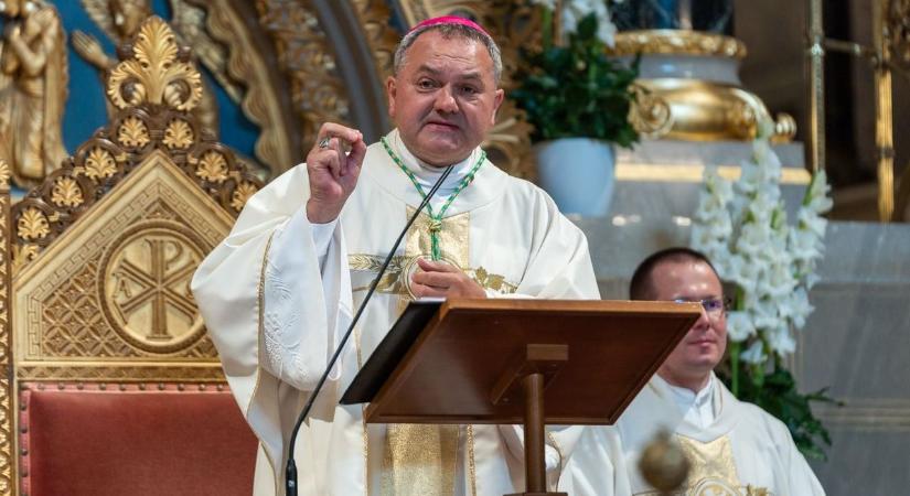 Felföldi László megyéspüspök mutat be ünnepi szentmisét Szekszárdon