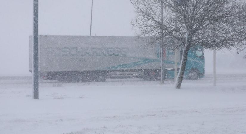 Hóhelyzet Vasban: Elzárt település nincs, Vámos Zoltán a honvédelmi miniszterrel is egyeztetett