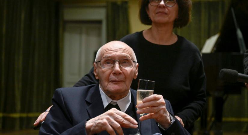 Hankó Balázs köszöntötte Kurtág Györgyöt a zeneszerző a 100. születésnapja alkalmából