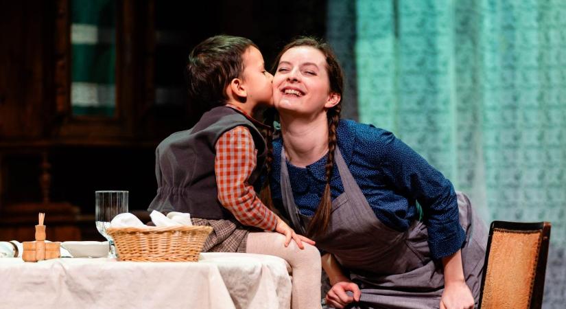 Az üvegcipő kapcsán indítja el werkfilm sorozatát a Győri Nemzeti Színház