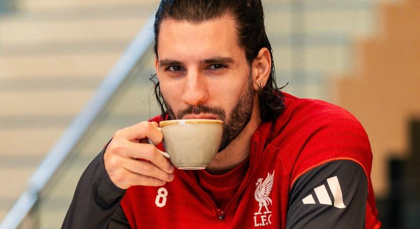A Liverpool legendája utódjaként tekint Szoboszlai Dominikre