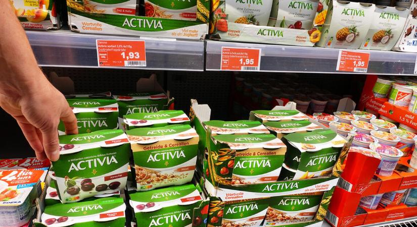 Alig csökkenő bevételből csinált sokkal kevesebb profitot a Danone