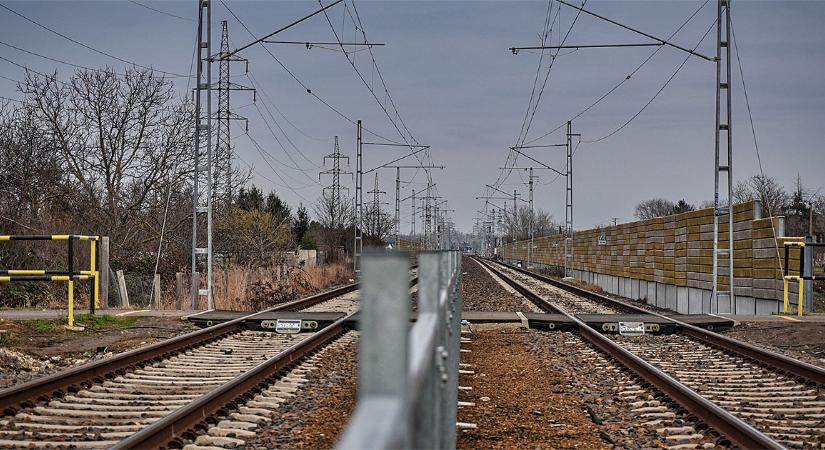 Itt a bejelentés: ekkor indulnak el a vonatok a felújított pályán Debrecen és Balmazújváros között