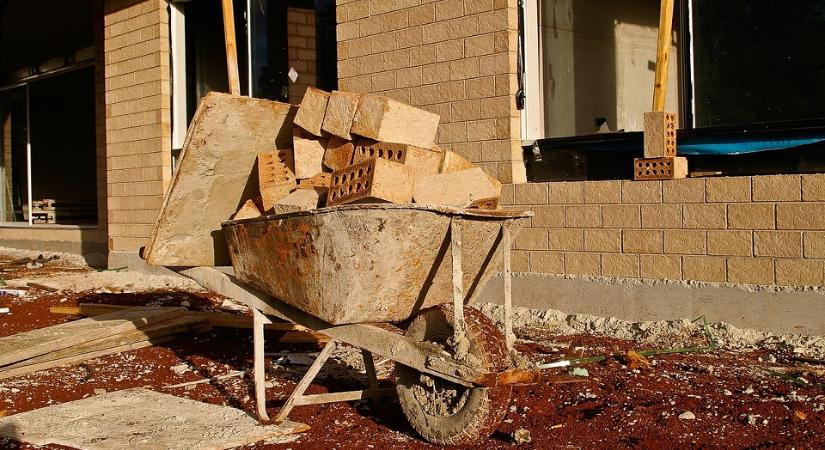 Évtizedes mélypontra csökkent 2025-ben az átadott új lakások száma