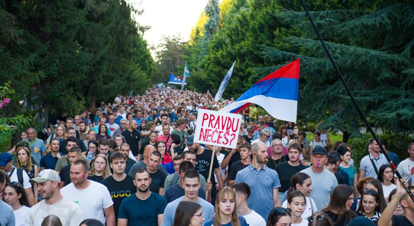 Letartóztattak négy háborús veteránt, akik támogatják az egyetemista mozgalmat